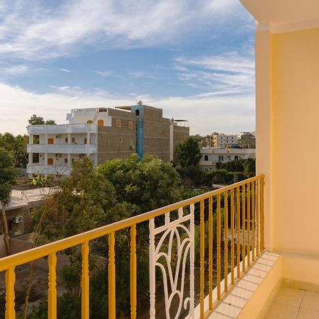 Spring Hotel Луксор Екстериор снимка