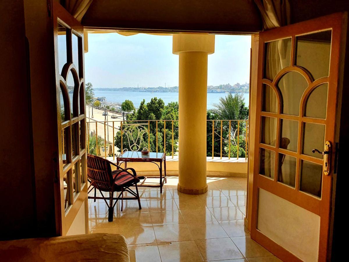 Spring Hotel Луксор Екстериор снимка