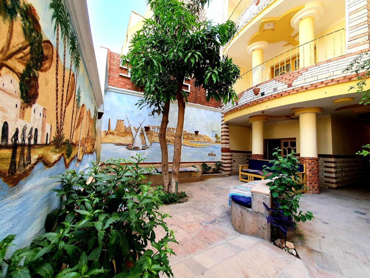 Spring Hotel Луксор Екстериор снимка