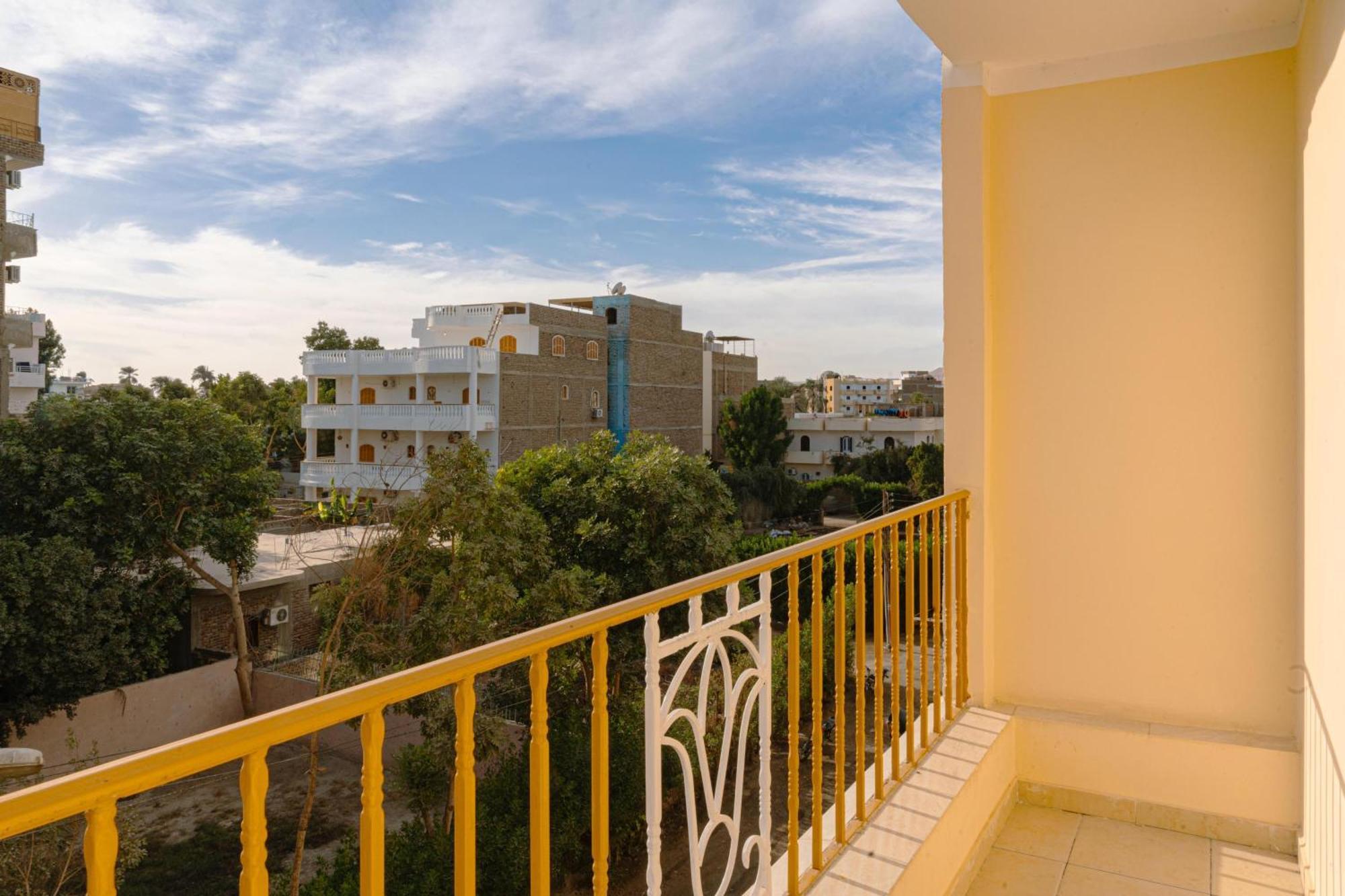 Spring Hotel Луксор Екстериор снимка