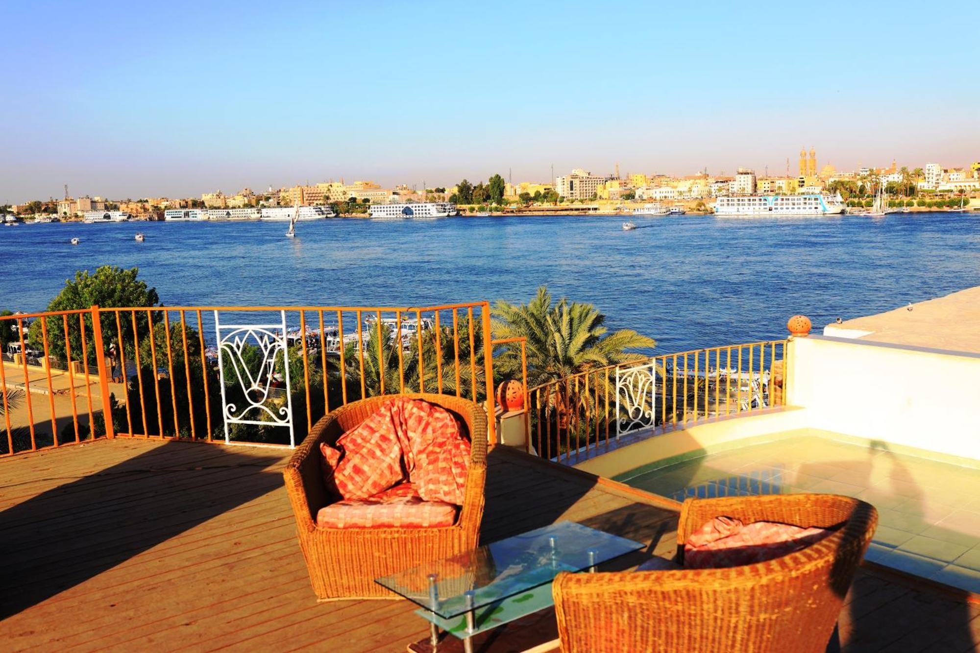 Spring Hotel Луксор Екстериор снимка