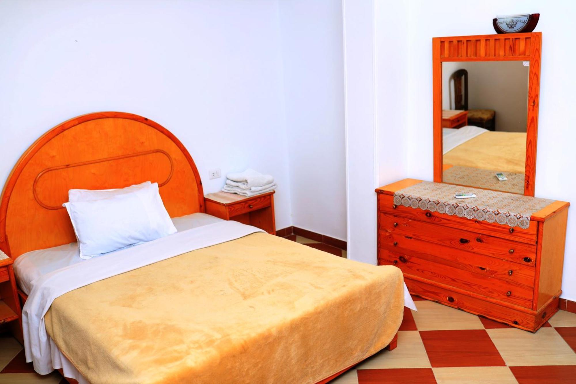 Spring Hotel Луксор Екстериор снимка