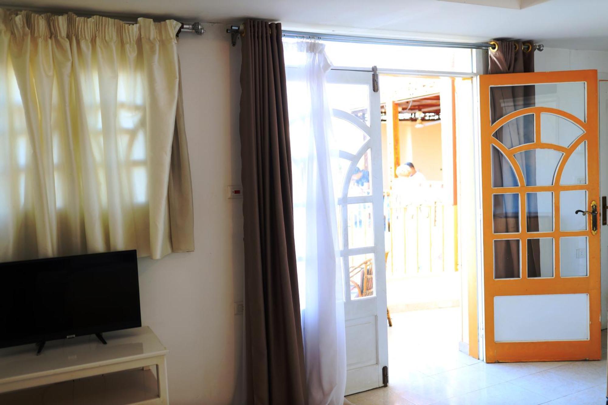 Spring Hotel Луксор Екстериор снимка